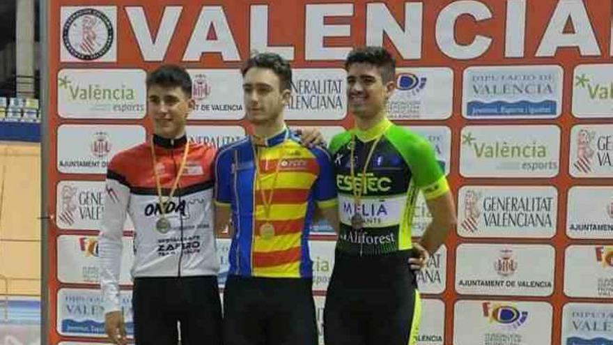 La Unión Ciclista Ilicitana logra 15 medallas en el Autonómico de Pista