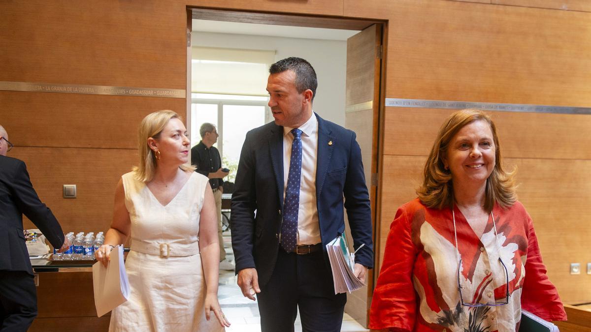El presidente de la diputación, Vicent Mompó, y la responsable de Cooperación, Natàlia Enguix.