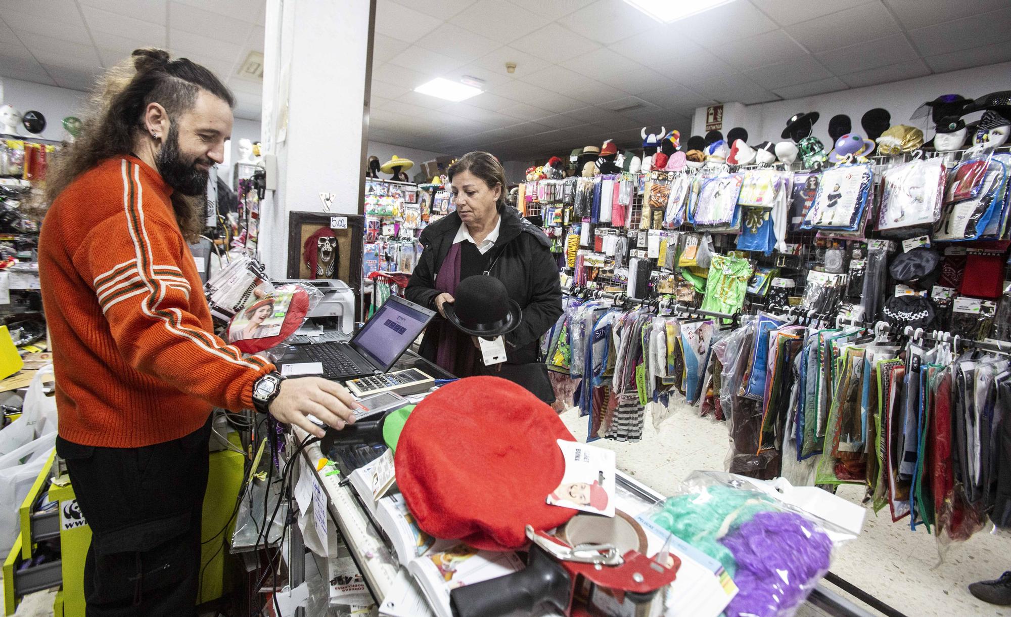 Los disfraces de Miércoles y el maquillaje de Avatar, los reyes del Carnaval 2023 en Alicante