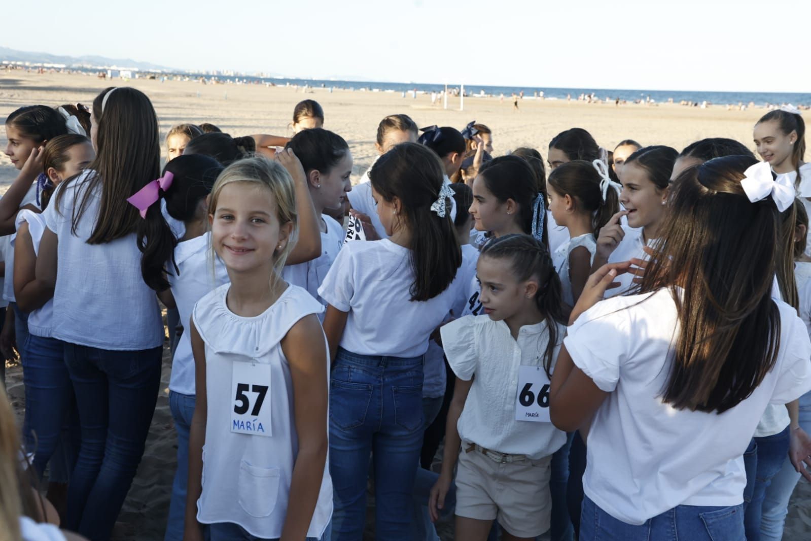 La fiesta playera de las candidatas a Fallera Mayor Infantil de València 2024