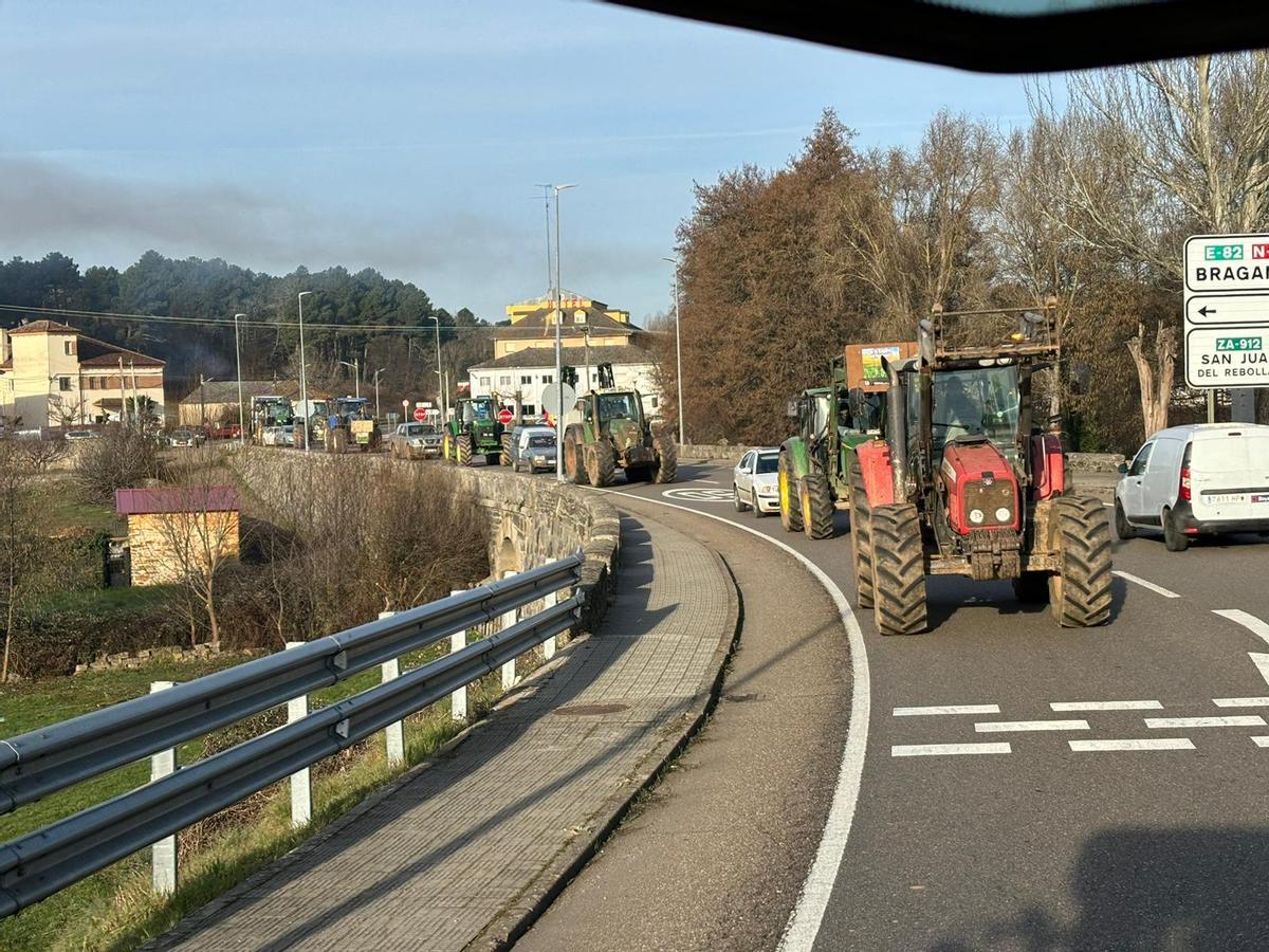 Tractores por la N-122 esta mañana de lunes