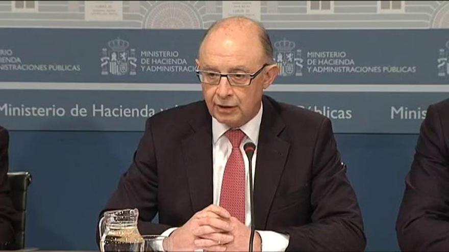 Montoro culpa a las autonomías de la desviación en el objetivo de déficit