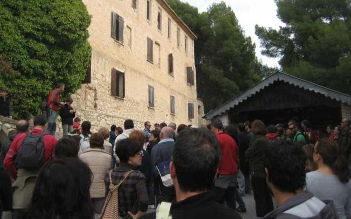 Cerca de 300 personas conocen los encantos del Barranc dels Molins en Ibi