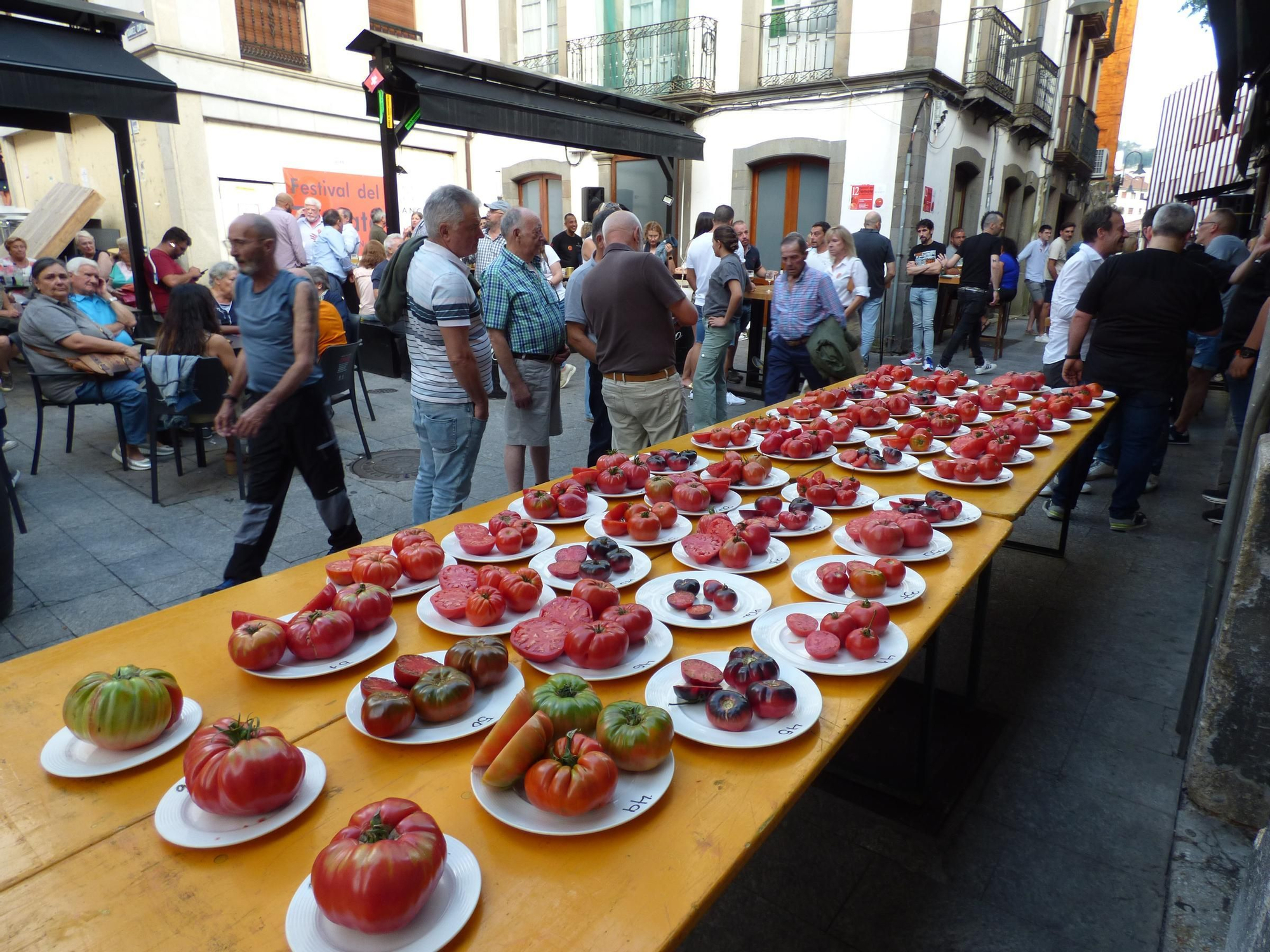 Así fue la elección del mejor tomate de Cangas del Narcea