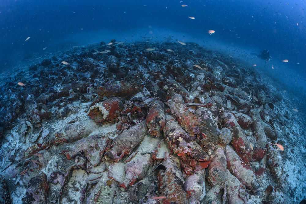 Ein Team von Archäologen hat vor Mallorca ein römisches Schiffswrack gefunden, das vor etwa 1.800 Jahren gesunken sein muss. Das Wrack liegt in etwa 70 Meter Tiefe in der Nähe der Insel Cabrera südlich von Mallorca, wie am Freitag bei einer Präsentation bekannt gegeben wurde.