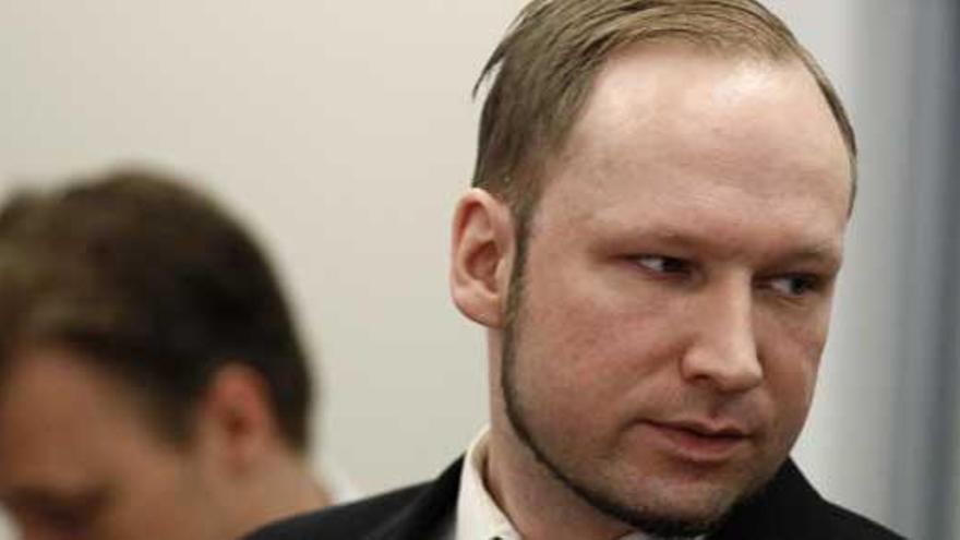 Breivik, a su entrada en el tribunal que le juzga.