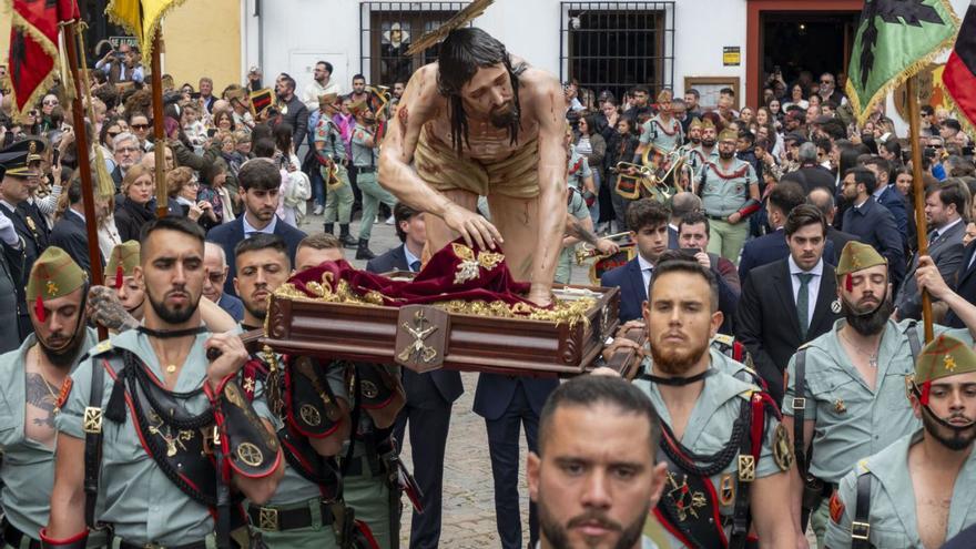 Entronización legionaria del Cristo del Mayor Dolor en Antequera.