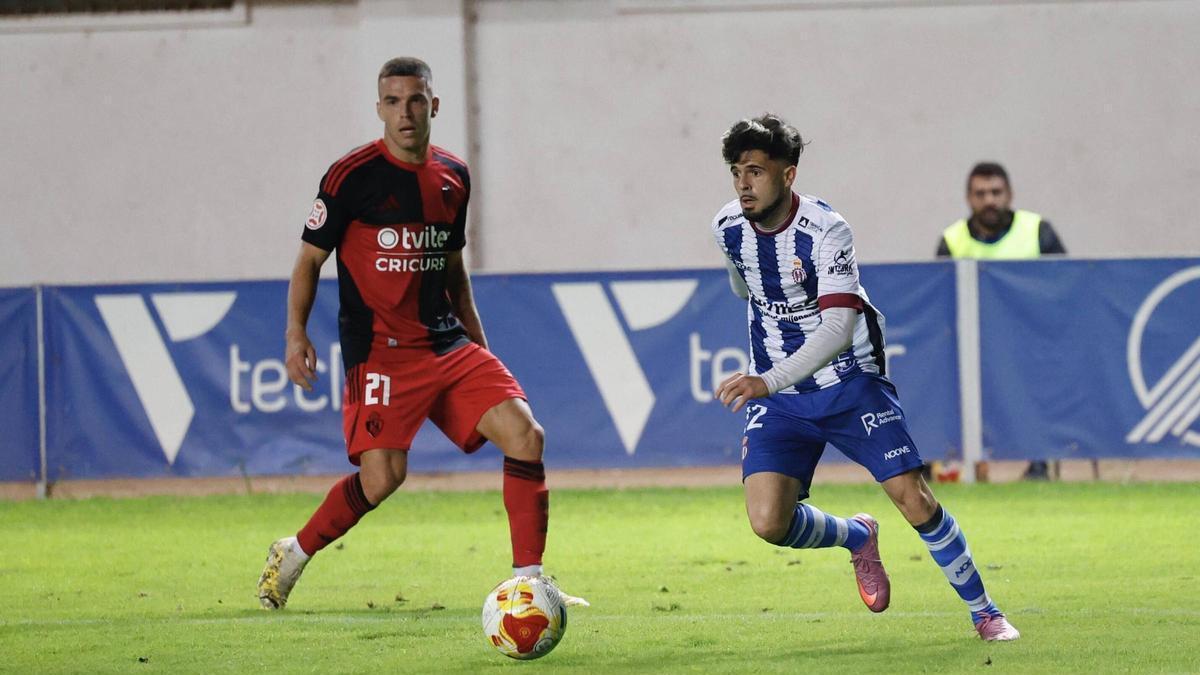 Isi Ros, durante el partido de la primera vuelta ante la Ponferradina