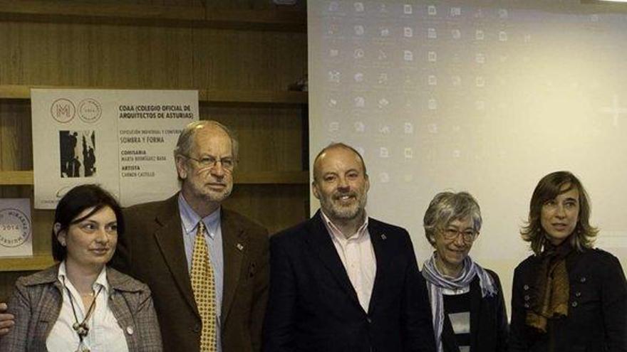 Marta Rodríguez, Alfonso Toribio, José R. Fernández, Carmen Castillo y Natalia García, en el Colegio de Arquitectos.