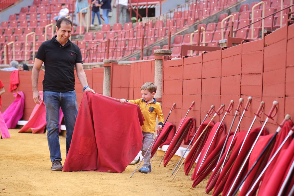 La plaza de los Califas en Córdoba abre el ruedo a la afición para vivir el toreo desde dentro La plaza de los Califas en Córdoba abre el ruedo a la afición para vivir el toreo desde dentro