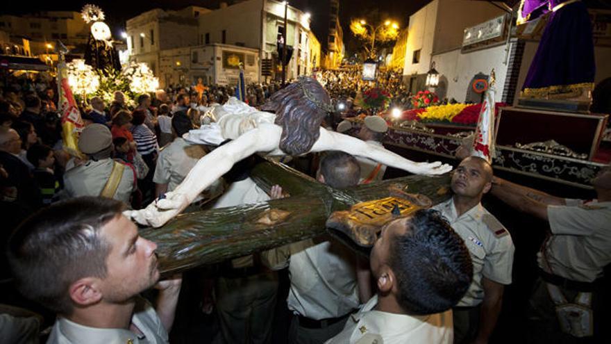Los soldados portaron la imagen del Cristo de Buena Muerte.| gabriel fuselli