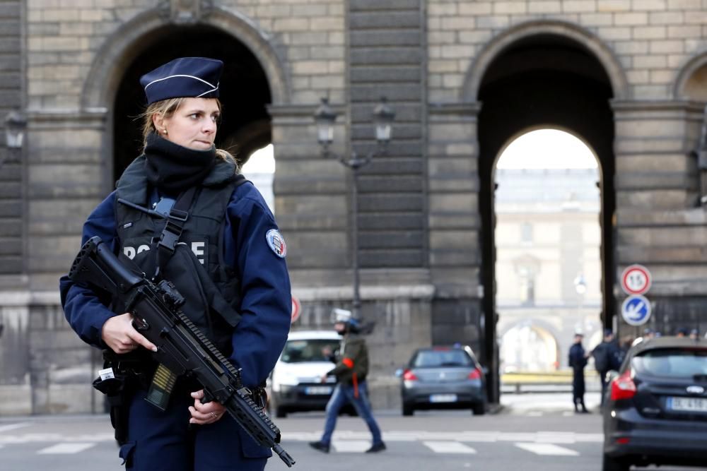 El Louvre, sitiado tras un intento de ataque terrorista