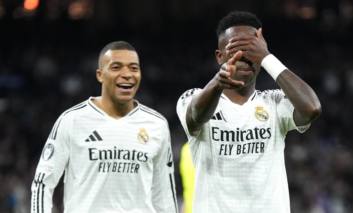 Vinicius y Mbappé celebran un gol