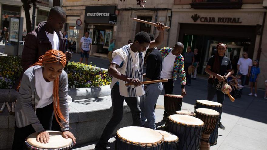 La percusión africana, en las calles de Zamora