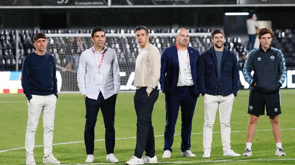 La cúpula del CD Castellón, con Haralabos Voulgaris al frente, en un reciente partido en el SkyFi Castalia.