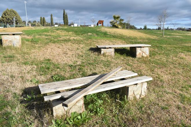 Fotogalería | Así se encuentra la parte 'nueva' del Parque del Príncipe de Cáceres: tranquilidad entre grafitis, vegetación y basura