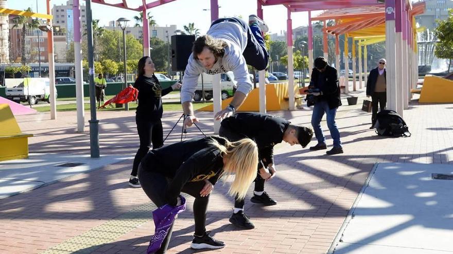 Exhibición de parkour durante la presentación de las nuevas actividades.