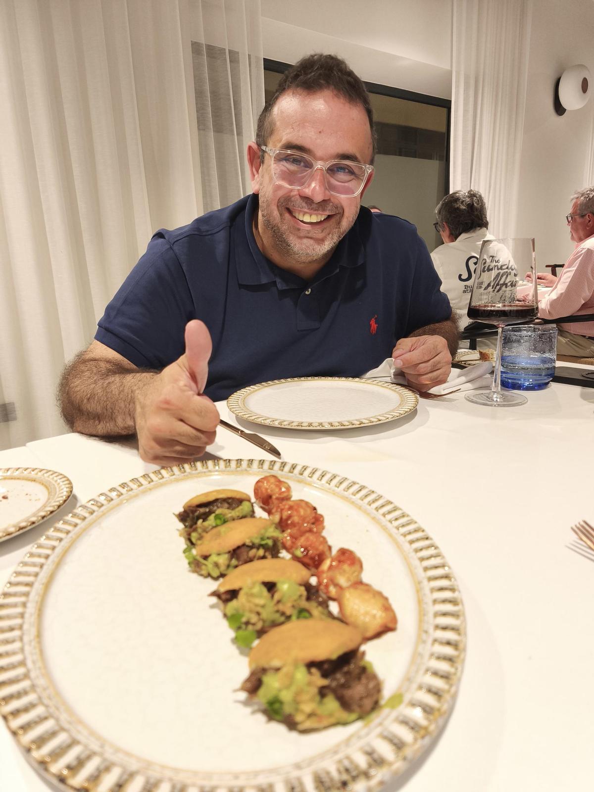 Juan Carlos Padrón, sonriente durante la cena.