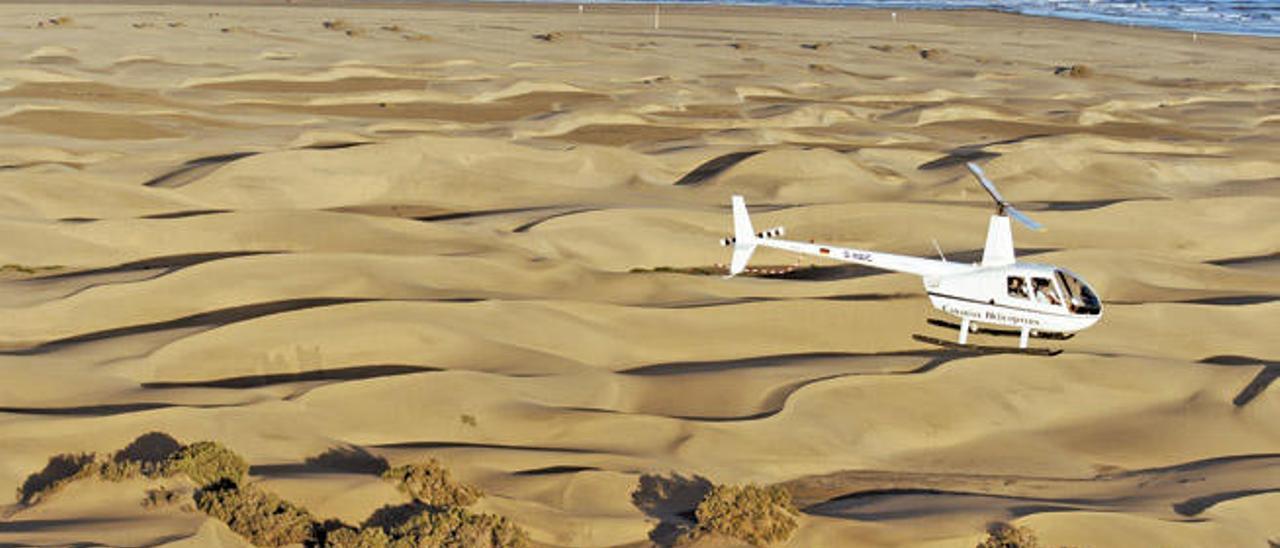 Una imagen del helicóptero sobre La Reserva Natural de las Dunas de Maspalomas.