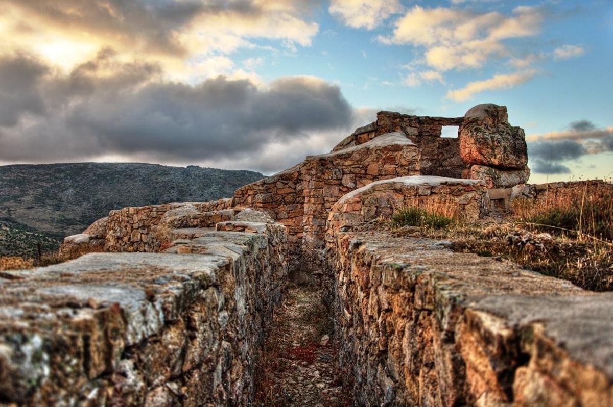Uno de los grandes reclamos de Santa María de la Alameda es su red de rutas de senderismo