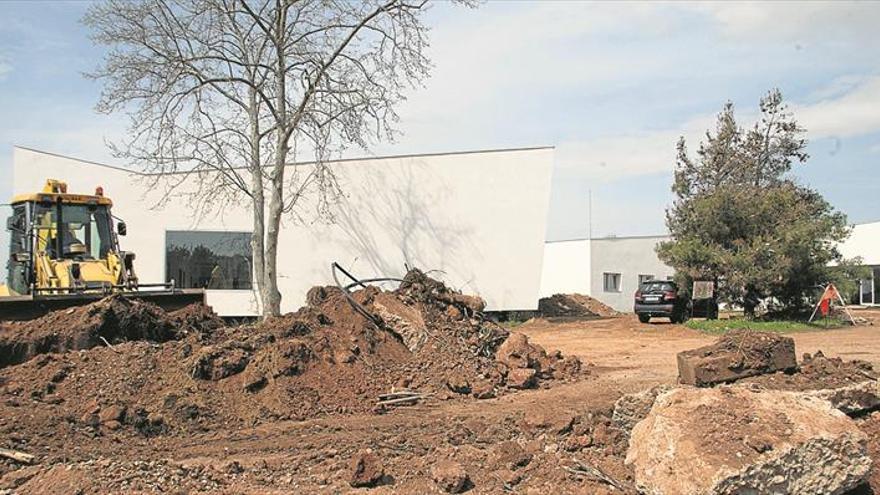 Las obras de la Casa de la Mujer de Badajoz se retoman pero no hay fecha de apertura