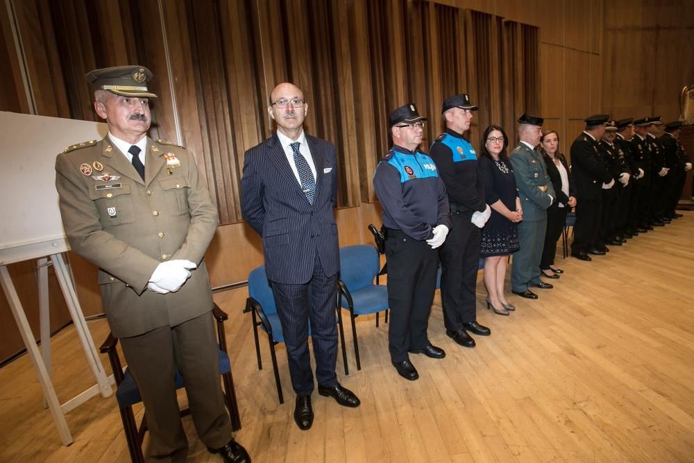 Entrega de medallas a Los Santos Ángeles Custodios en Oviedo