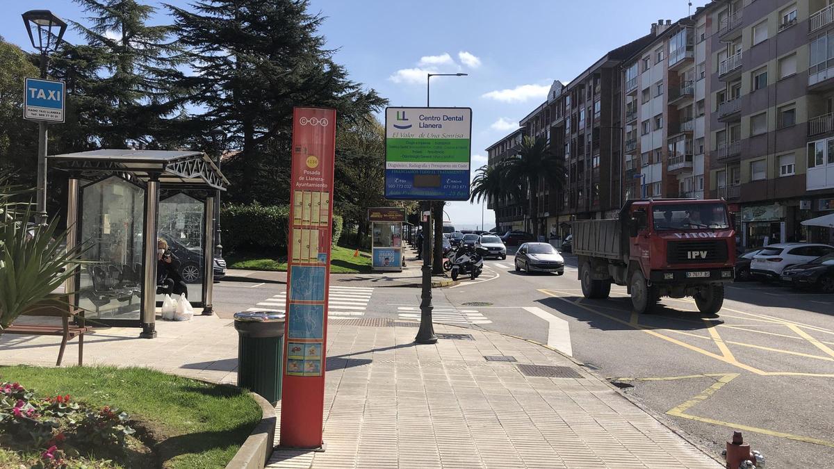 Tráfico en la travesía principal de Llanera.