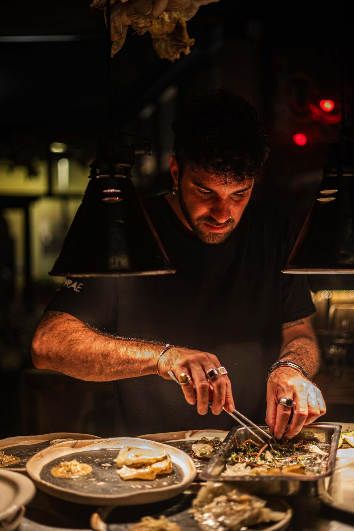 El chef de Terrae en plena elaboración
