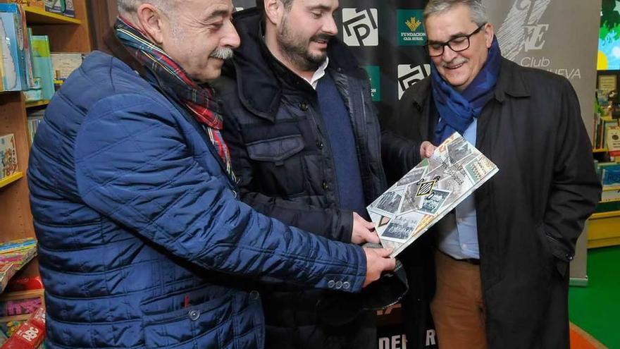 Por la izquierda, Roberto Ardura, Héctor Núñez y Aníbal Vázquez, ayer, antes de la presentación del libro.