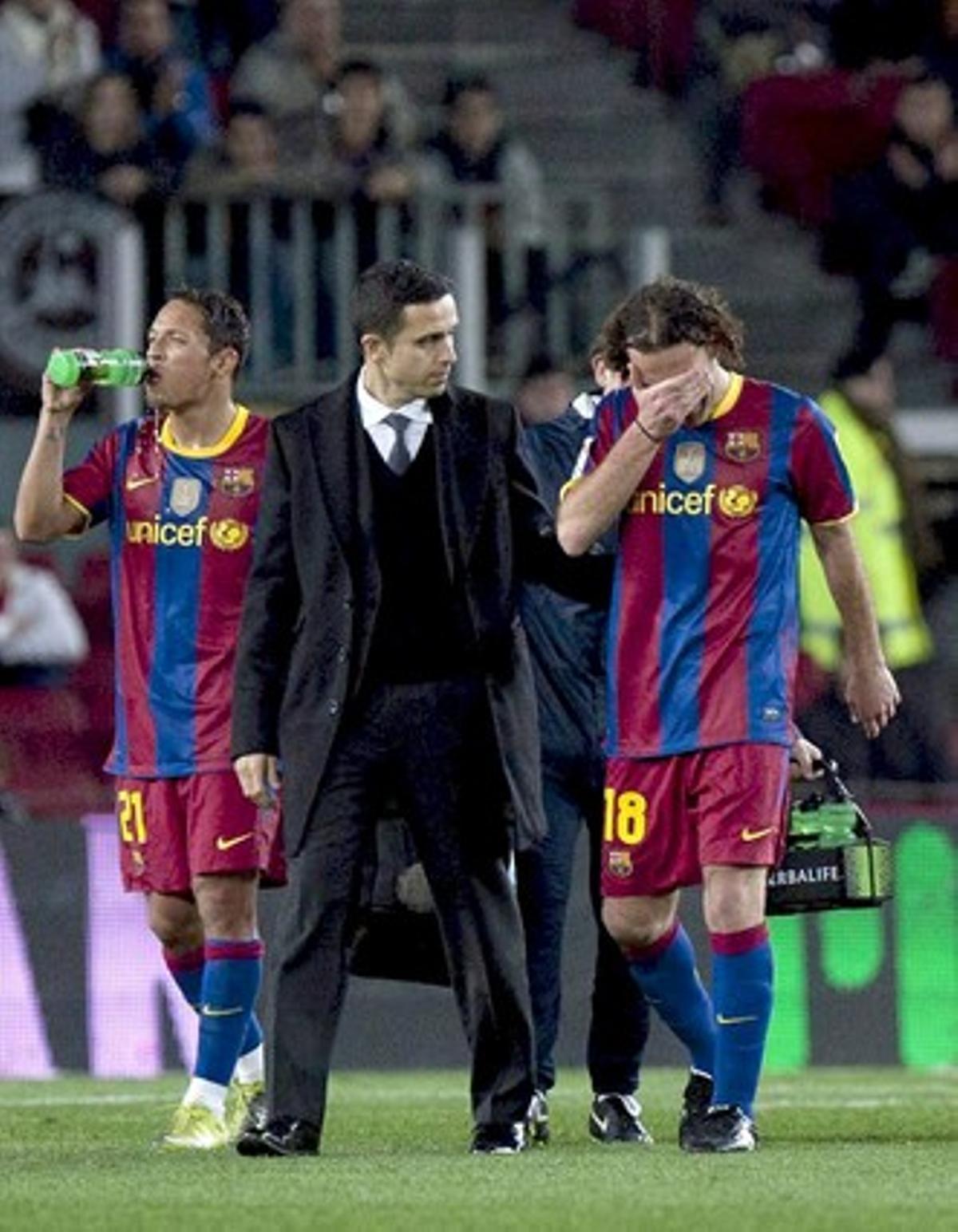 Milito es retira després de caure lesionat ahir durant el partit contra el Ceuta. Milito es retira després de caure lesionat ahir durant el partit contra el Ceuta.
