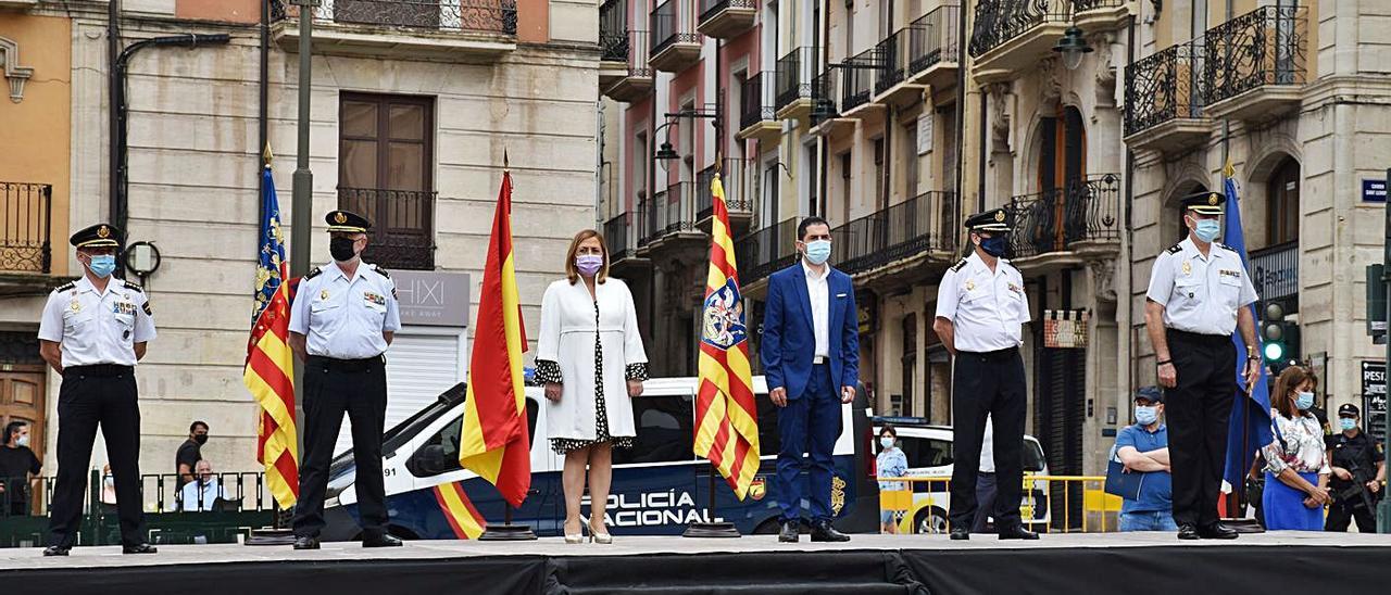 Acto de entrega del guión y bastón de mando al inspector jefe de la Policía Nacional en Alcoy. | INFORMACIÓN