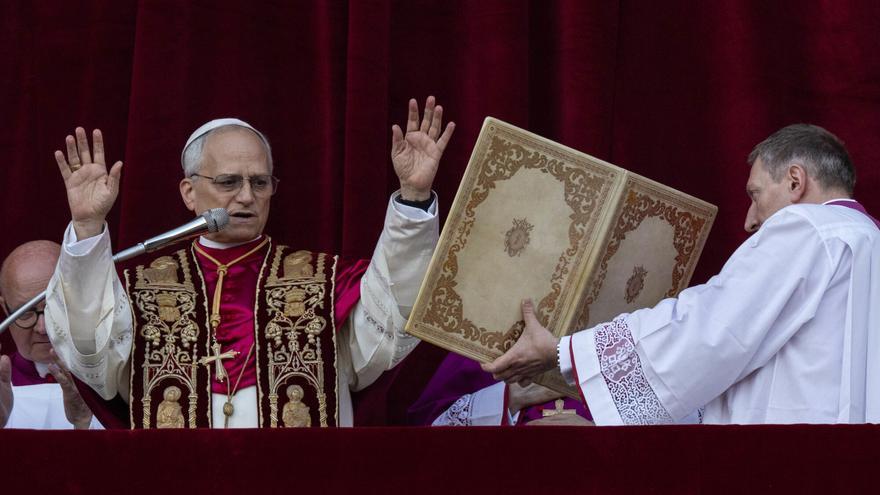 Y Osoro votó dos veces: un libro desvela la intrahistoria del cónclave y los chocantes secretos sobre móviles ocultos y la compra de despertadores en la elección del Papa León XIV