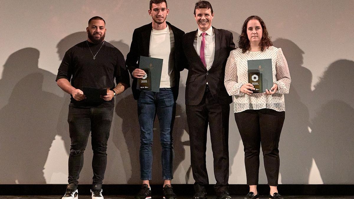 Una imagen de la Gala 2024 con el edil Naveiro y los olìmpicos y paralímpicos "gandienses"