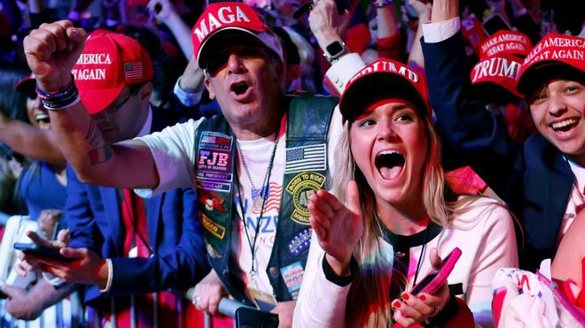 Ambiente festivo en el cuartel general de Donald Trump en Palm Beach