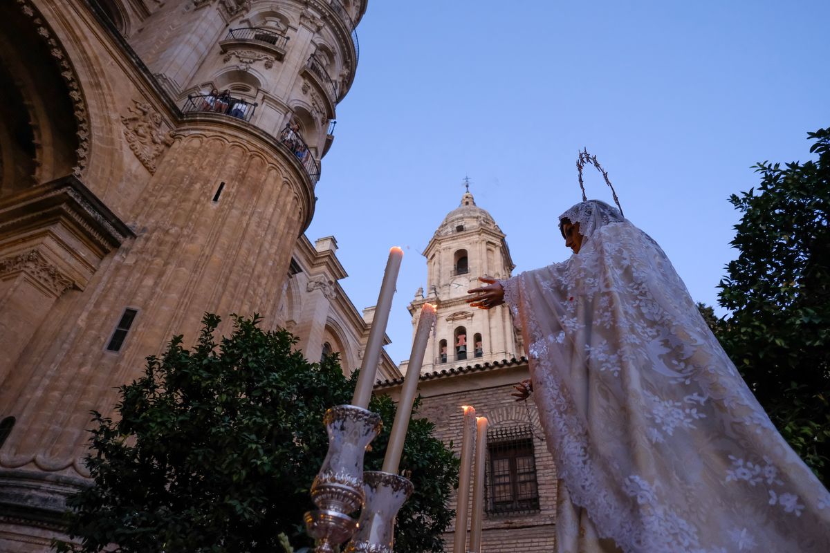 Madrugada de traslados para la veneración 'El Verbo Encarnado' en la Catedral