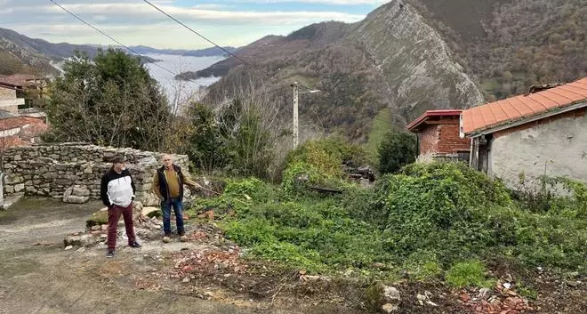 Vis anhela el hórreo de El Pedrosu: "Tenía mucha historia y sería una pena que se perdiera"