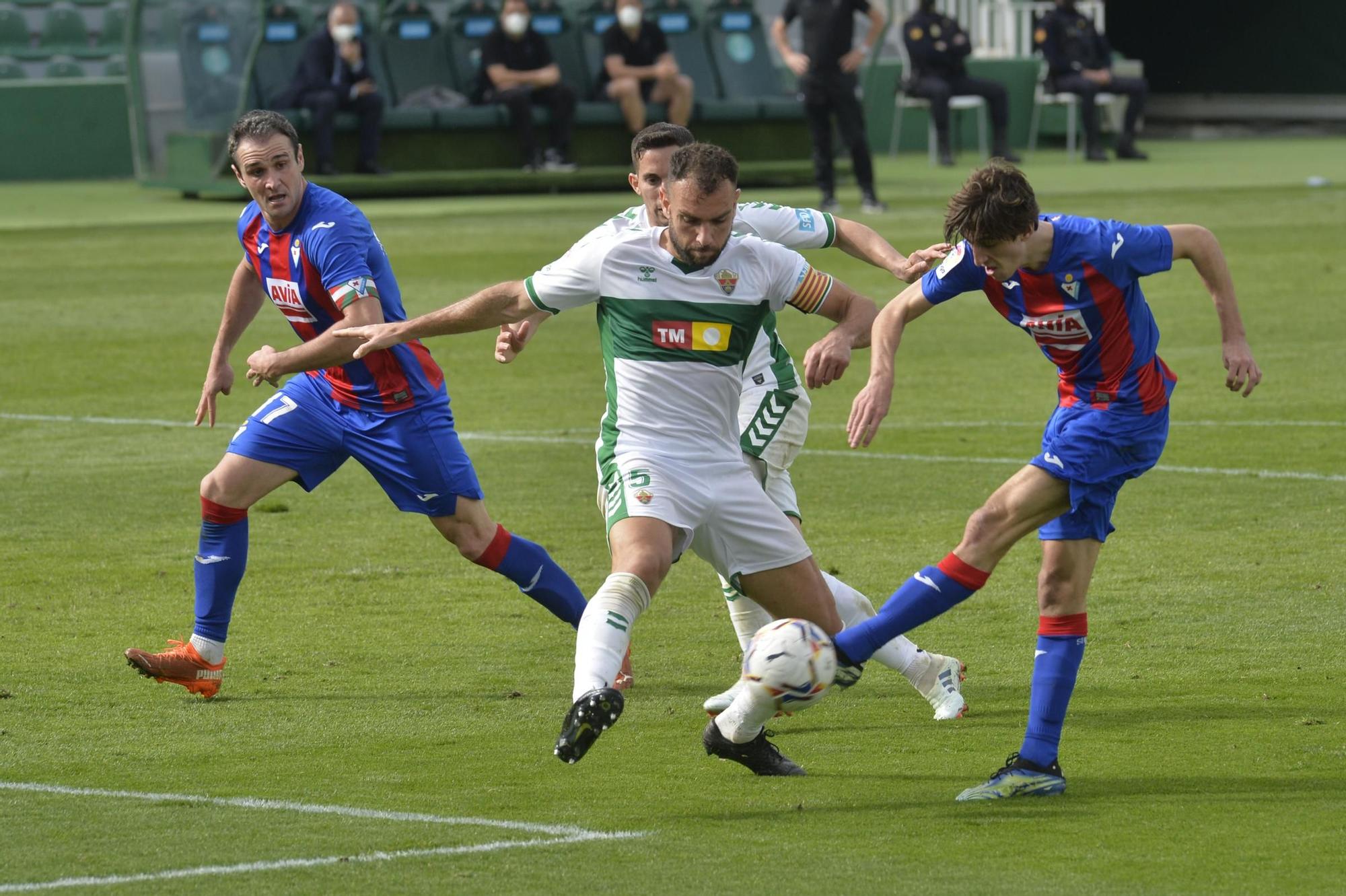 El Elche vence al Eibar 1-0 y se reencuentra con la victoria después de 17 partidos