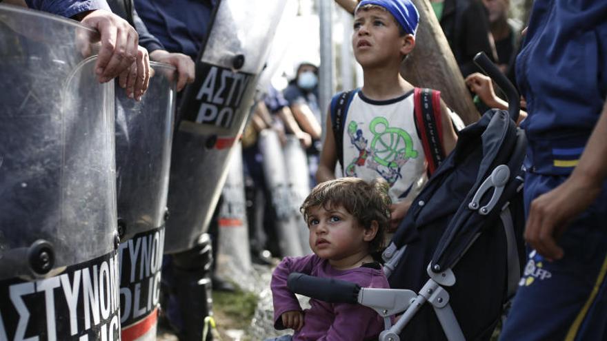 Refugiados sirios, en la frontera entre Grecia y Macedonia en 2016 .