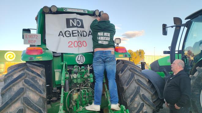 Tractors del Bages i el Berguedà marxen per la C-16 cap a Barcelona per celebrar el segon aniversari de la Revolta Pagesa