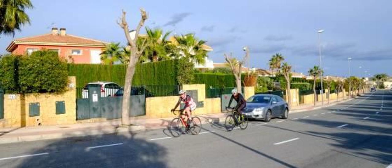 La calle donde se encuentran los ocho bungalows que fueron asaltados en la madrugada del miércoles.