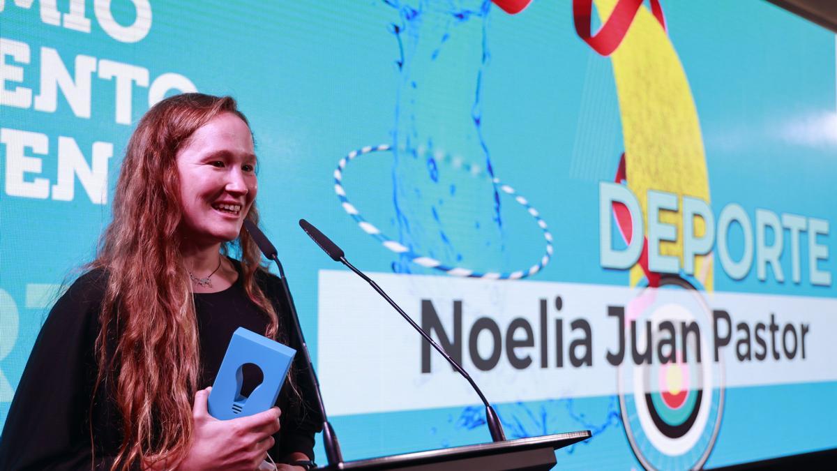 Noelia Juan se dirige a los asistentes a la gala de la pasada edición de los Premios Talento Joven.