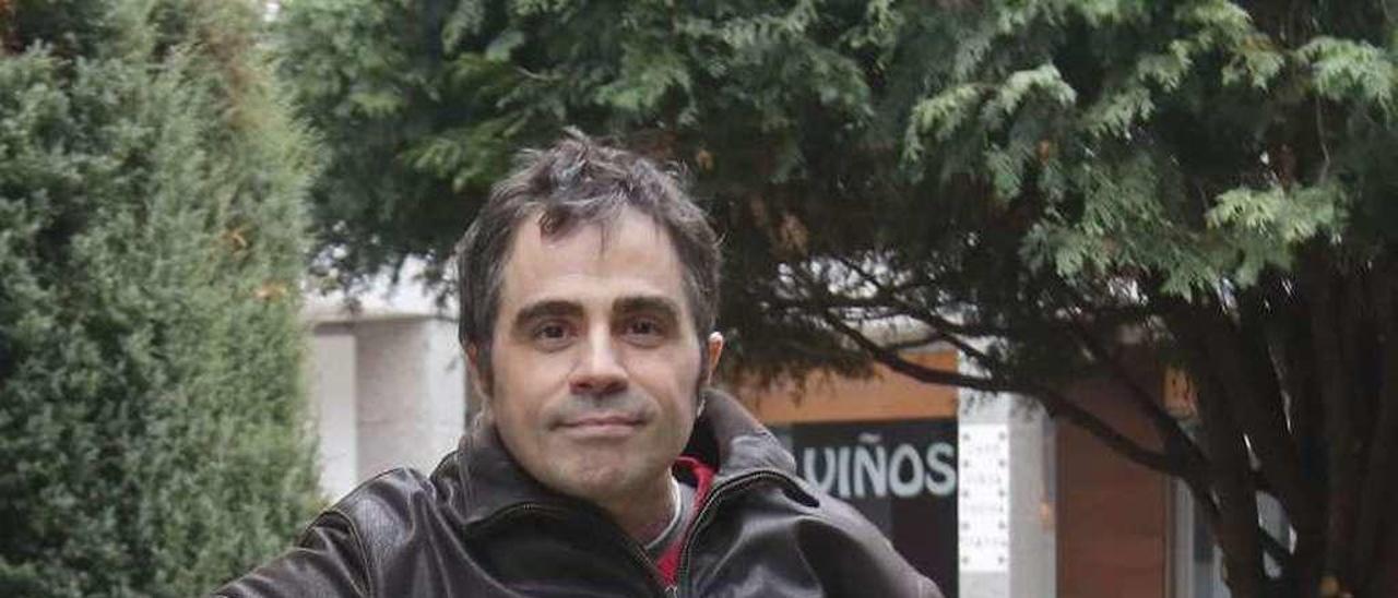 El biólogo Fernando Cruz, ayer en Vigo. // Alba Villar