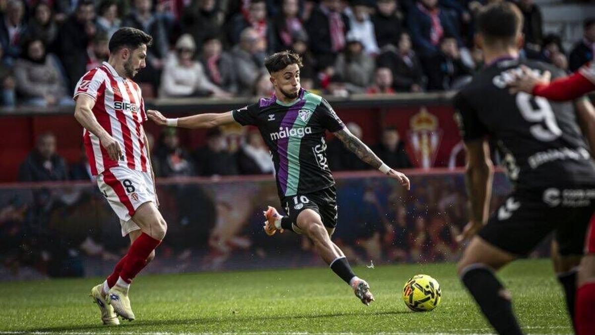 Larrubia no pudo acabar el partido después de recibir una dura entrada que acabó en expulsión.