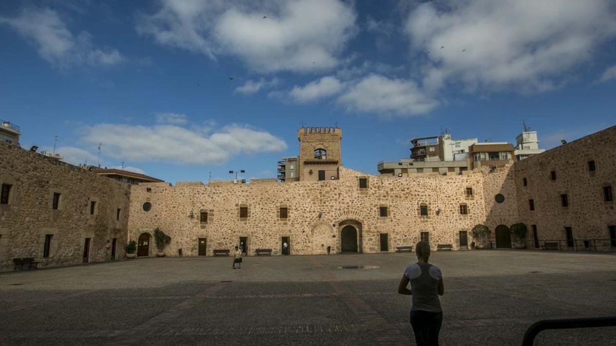 Patio de armas del Castillo Fortaleza de Santa Pola