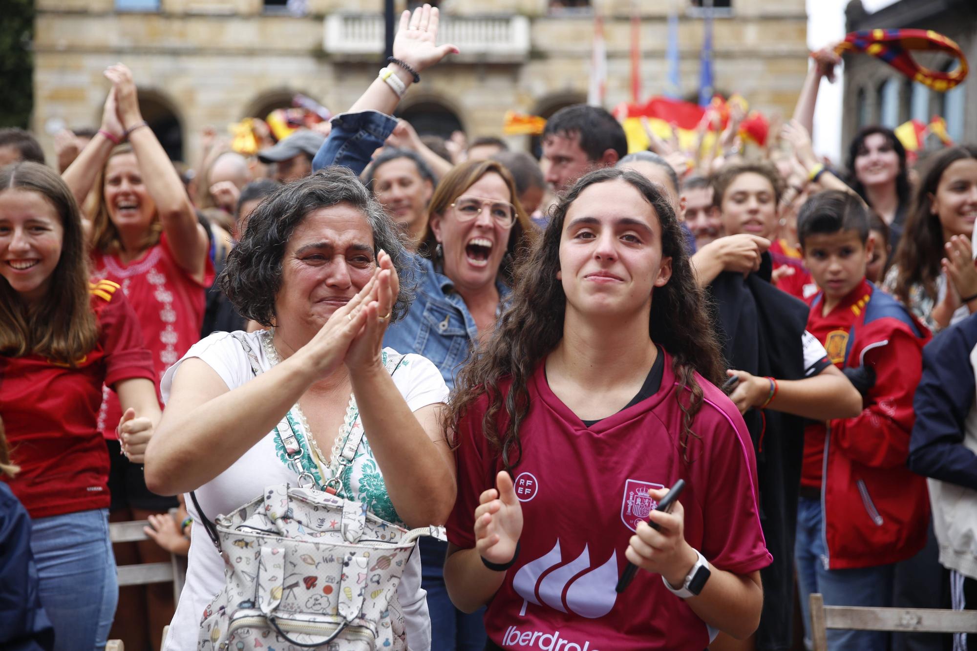 Gijón se vuelca (pese a la lluvia) animando a España en la final del Mundial de fútbol femenino