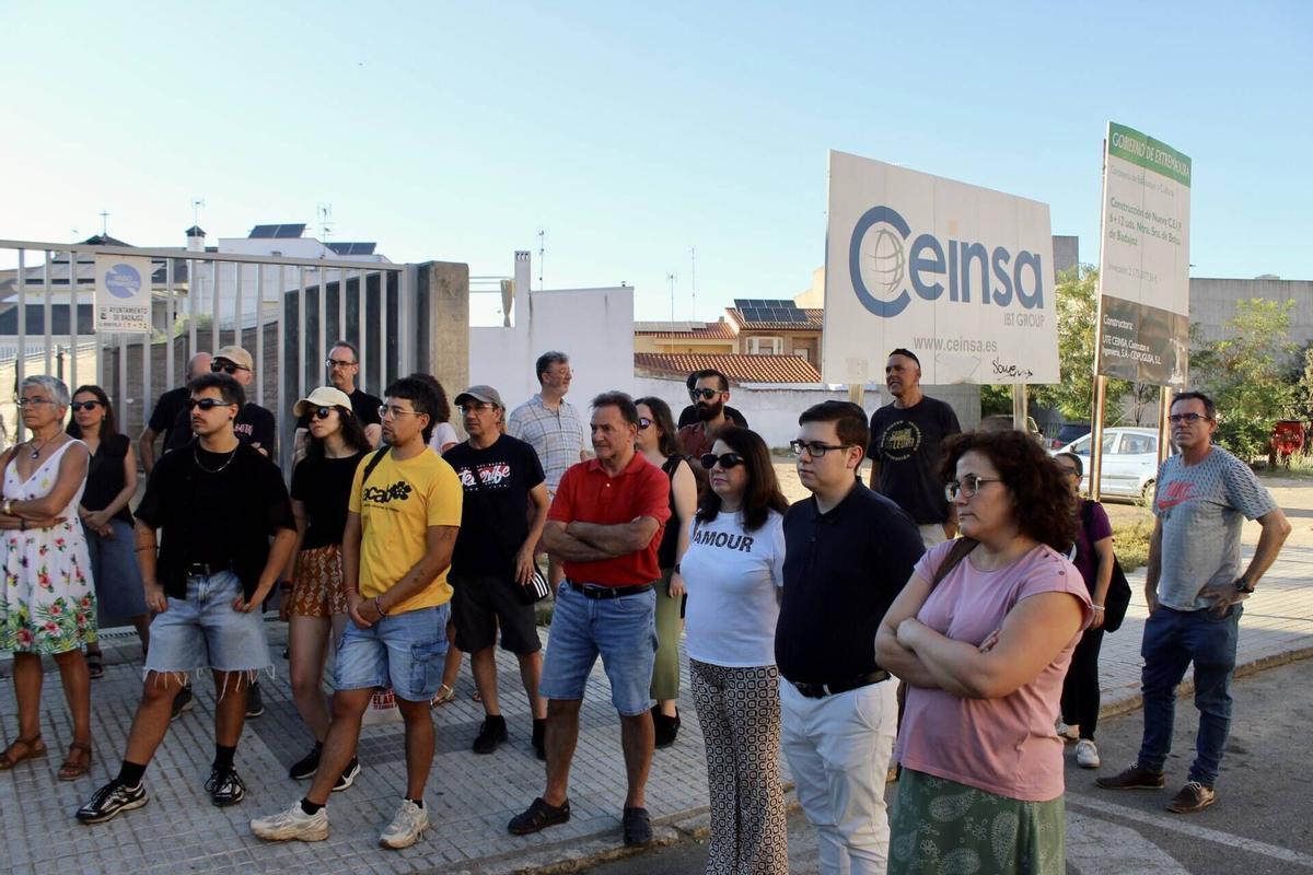 Así ha sido la ruta que recorre las huellas del Franquismo en Badajoz