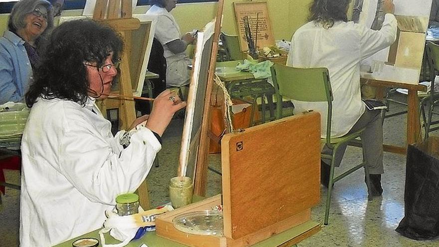 El consistorio cumple el compromiso de crea la escuela municipal de pintura