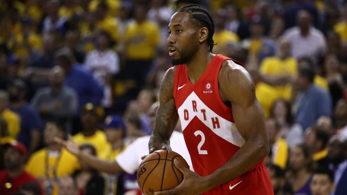 Kawhi Leonard cambia los Raptors por los Clippers