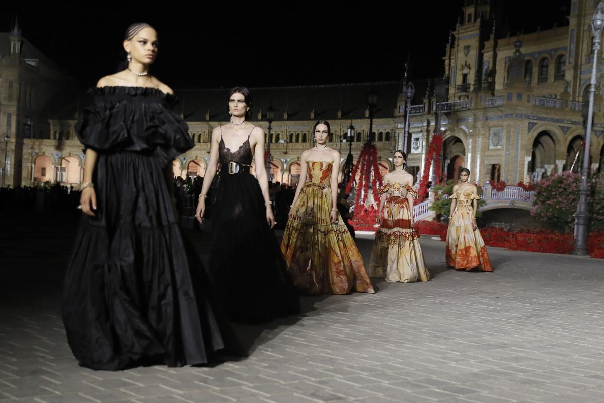 Dior presenta en la Plaza de España de Sevilla su colección 'The Cruise 2023', diseñada por Maria Grazia Chiuri.