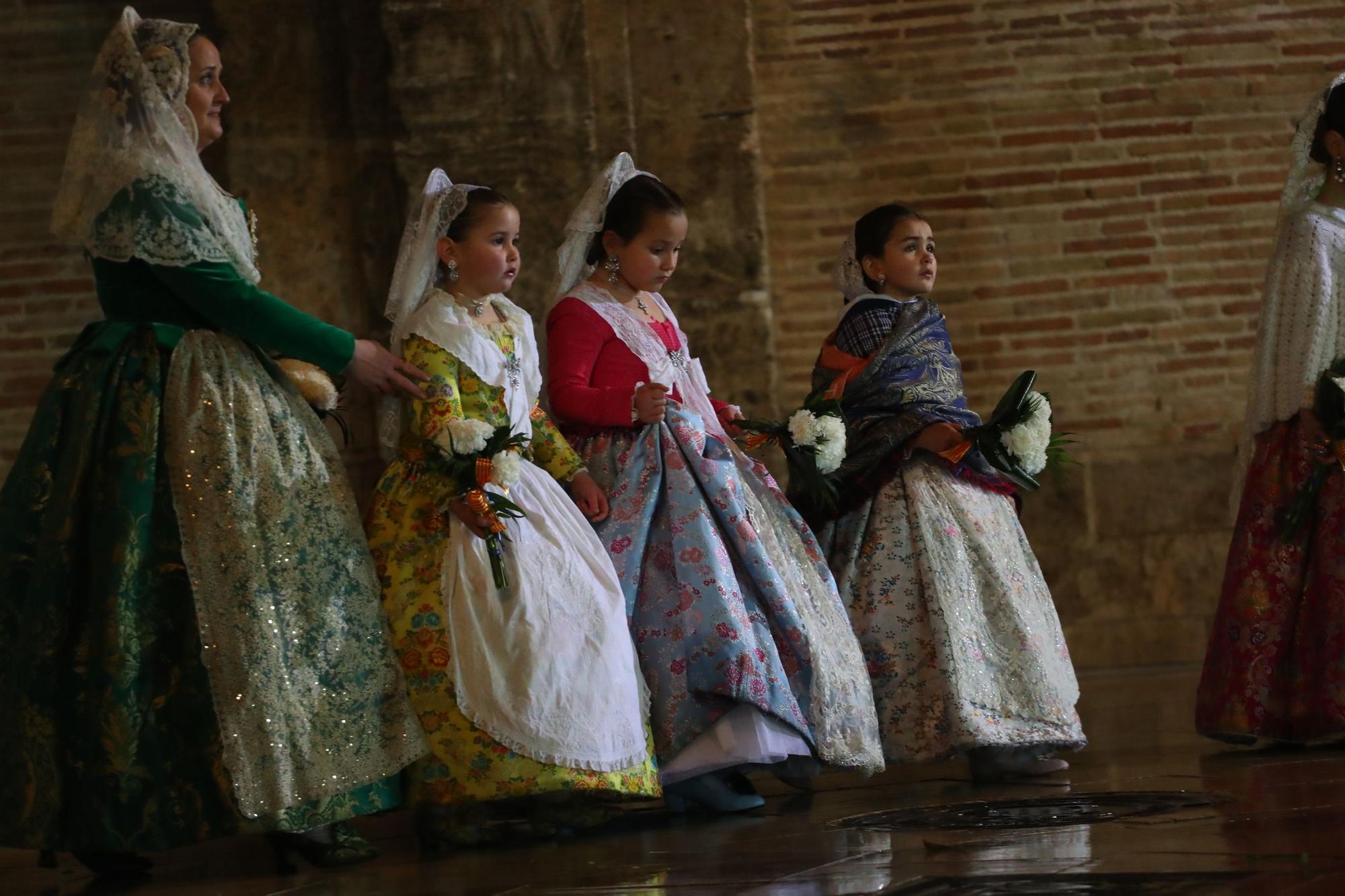 Búscate en el primer día de ofrenda por la calle de la Paz (entre las 22:00 a las 24:00 horas)